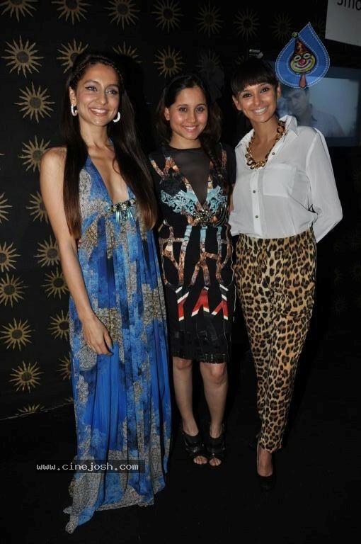 Bolly Celebs Walks the Ramp at AVIBFW- 02 - 43 / 115 photos