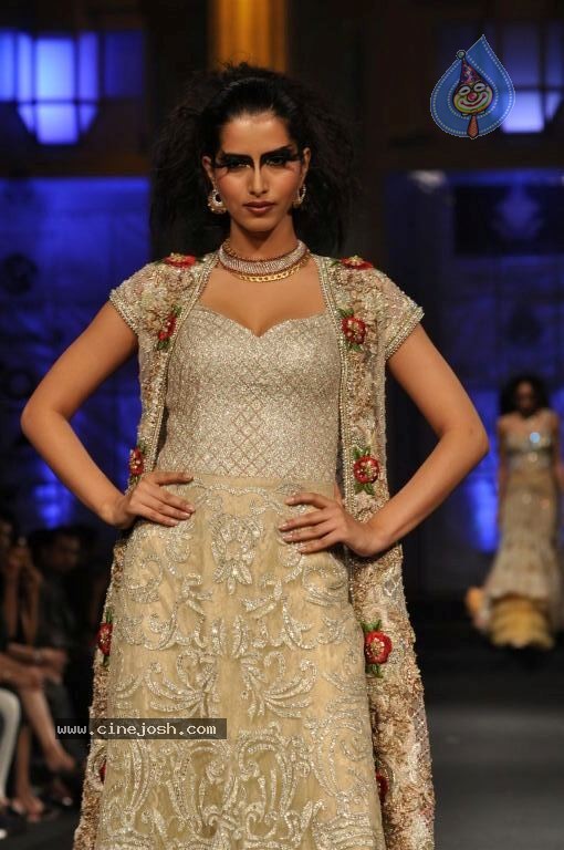 Bolly Celebs Walks the Ramp at AVIBFW- 02 - 62 / 115 photos