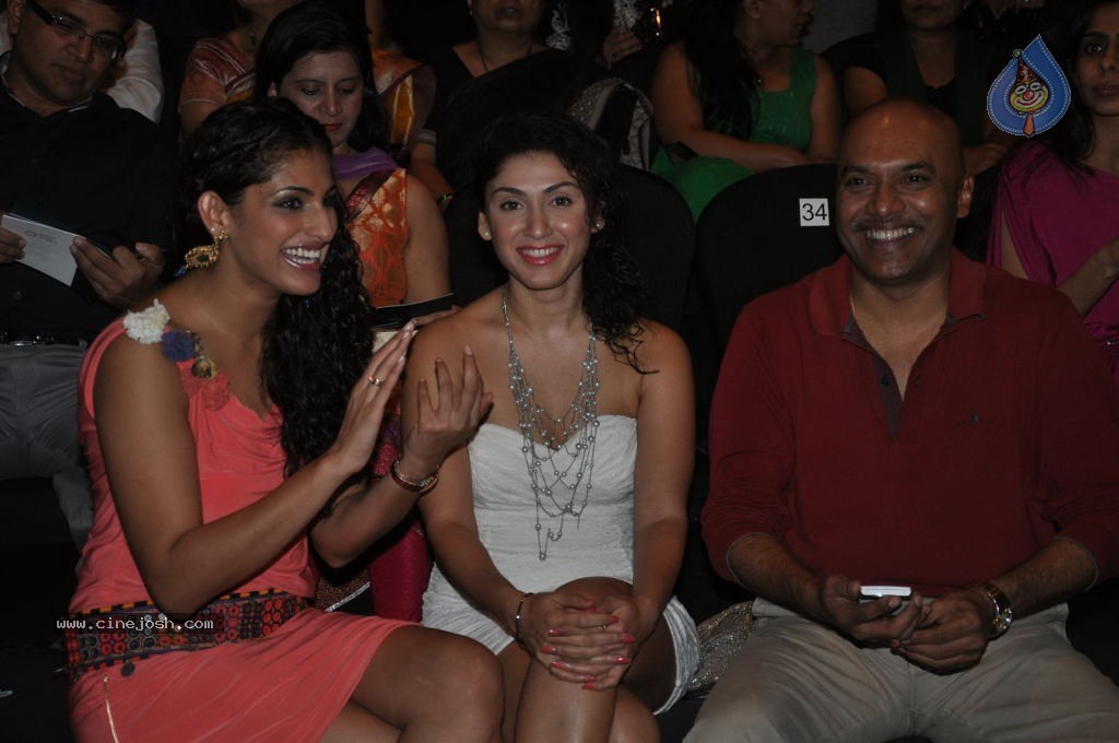 Bolly Celebs Walks the Ramp at AVIBFW- 02 - 82 / 115 photos