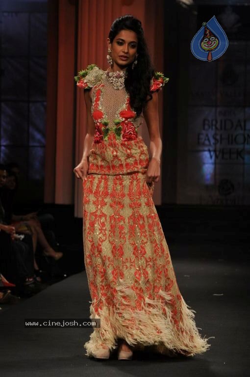 Bolly Celebs Walks the Ramp at AVIBFW- 02 - 98 / 115 photos