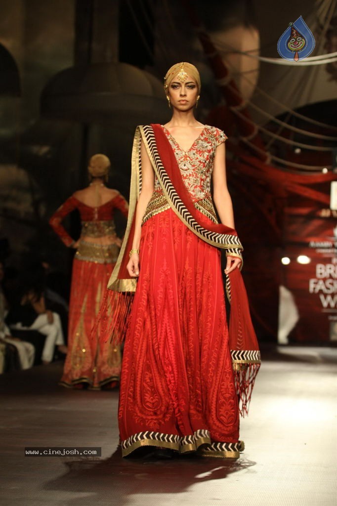 Bolly Celebs Walks the Ramp at AVIBW - 83 / 101 photos