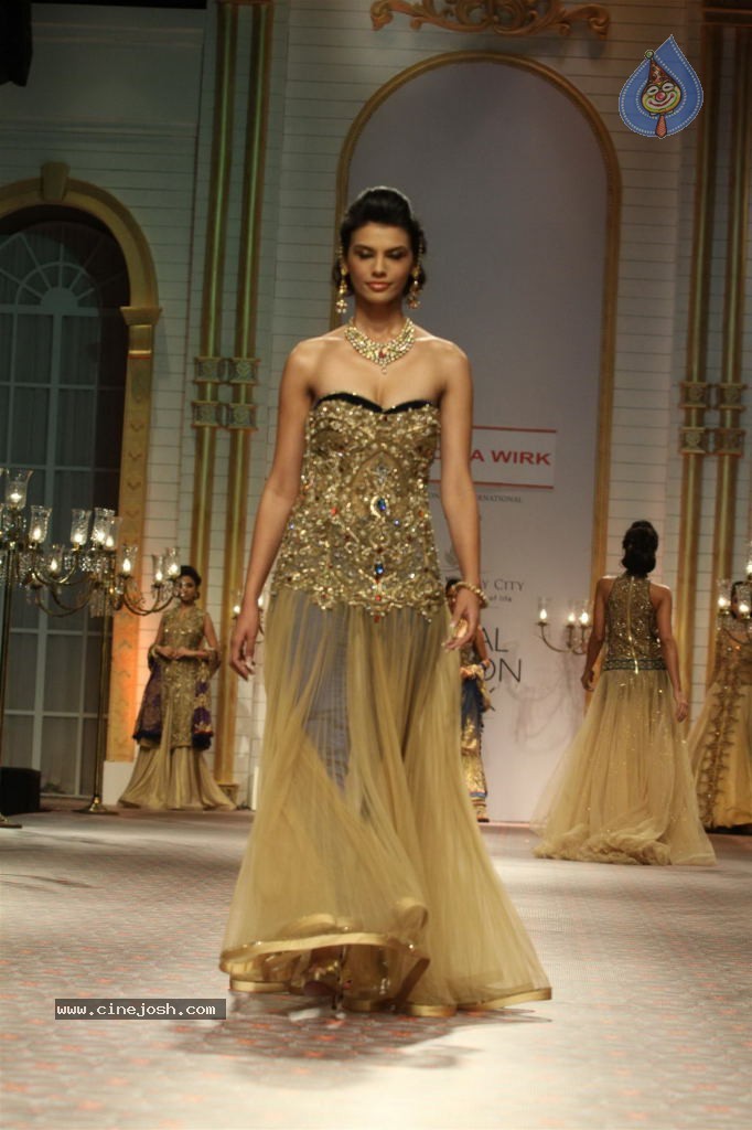 Bolly Celebs Walks the Ramp at AVIBW - 88 / 101 photos