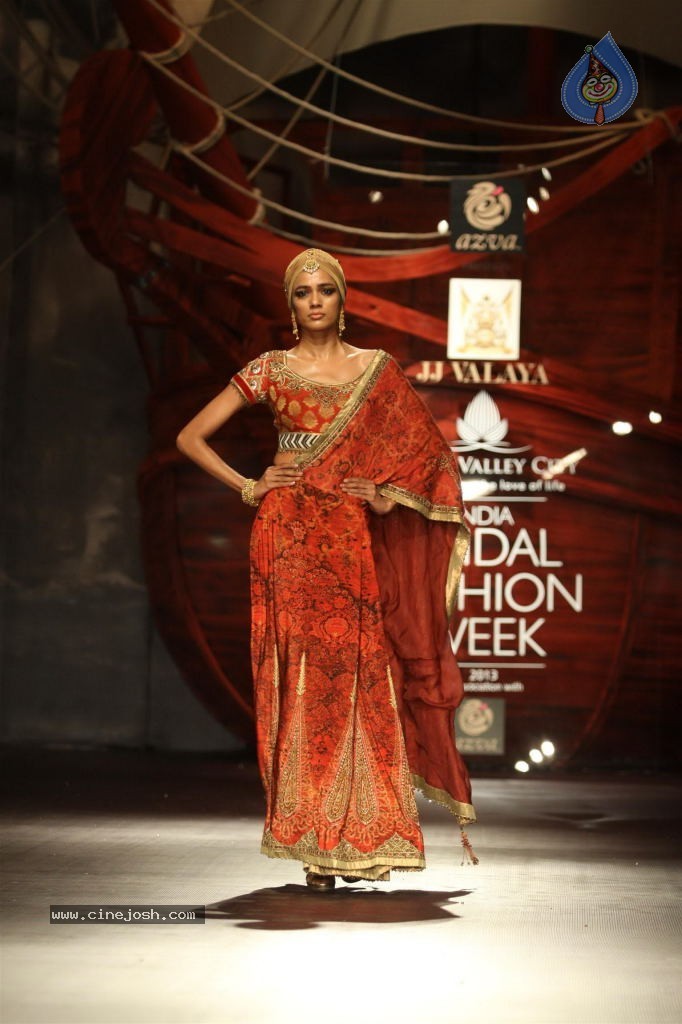 Bolly Celebs Walks the Ramp at AVIBW - 98 / 101 photos