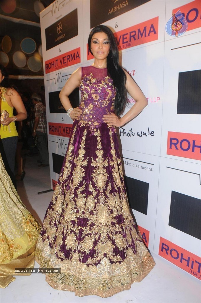 Bolly Celebs Walks the Ramp at Club Wear Fashion Show - 7 / 123 photos