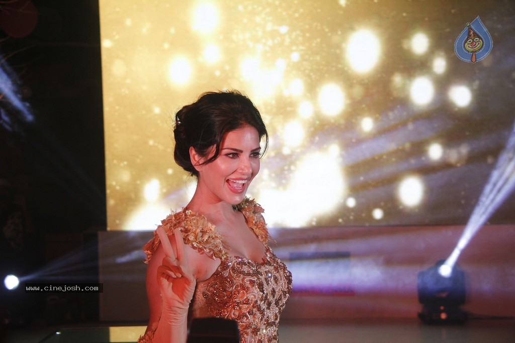 Bolly Celebs Walks the Ramp at Club Wear Fashion Show - 9 / 123 photos