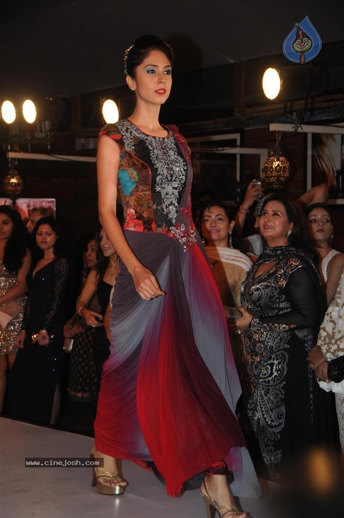 Bolly Celebs Walks the Ramp at Club Wear Fashion Show - 10 / 123 photos