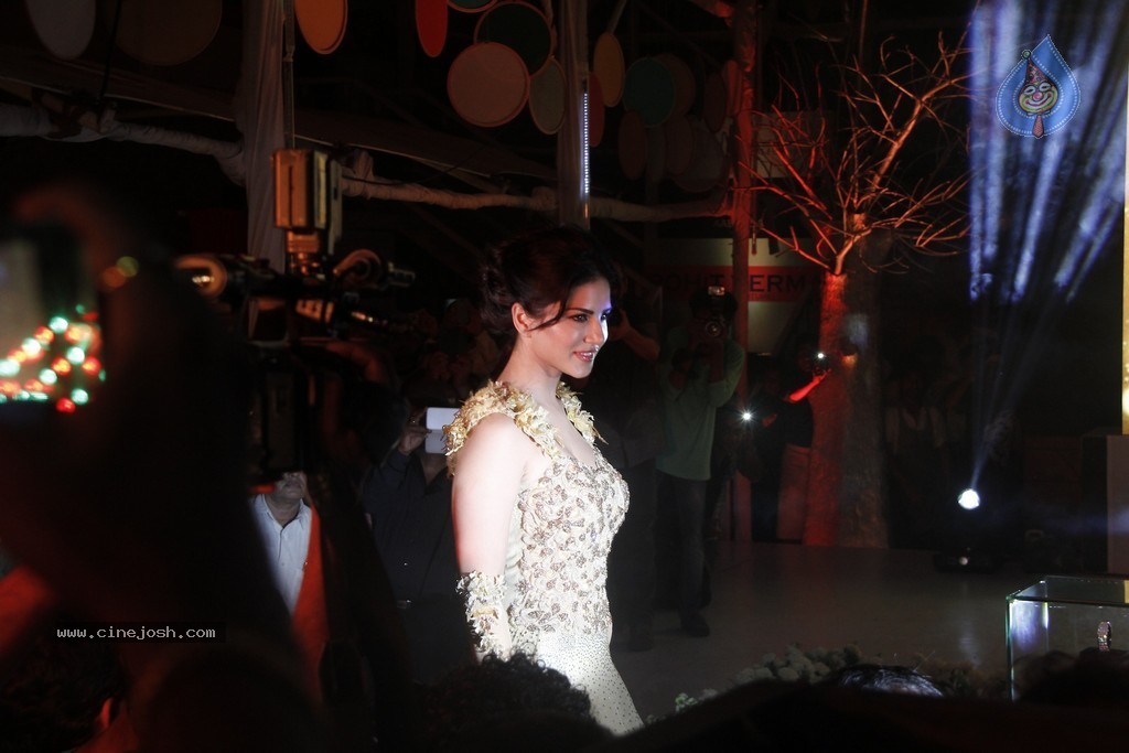 Bolly Celebs Walks the Ramp at Club Wear Fashion Show - 14 / 123 photos