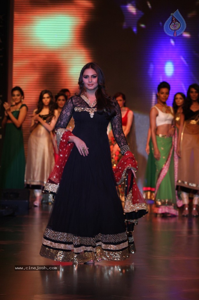 Bolly Celebs Walks the Ramp at IIJW - 79 / 152 photos