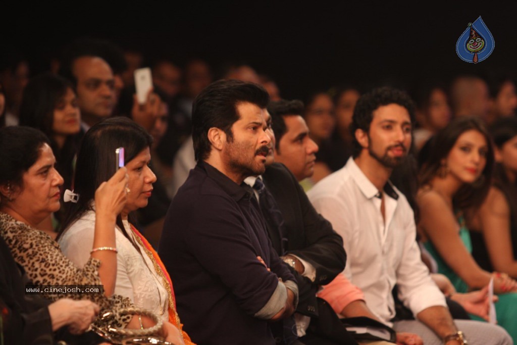 Bolly Celebs Walks the Ramp at IIJW - 113 / 152 photos