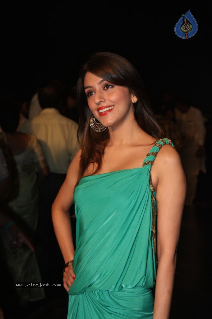 Bolly Celebs Walks the Ramp at IIJW - 116 / 152 photos