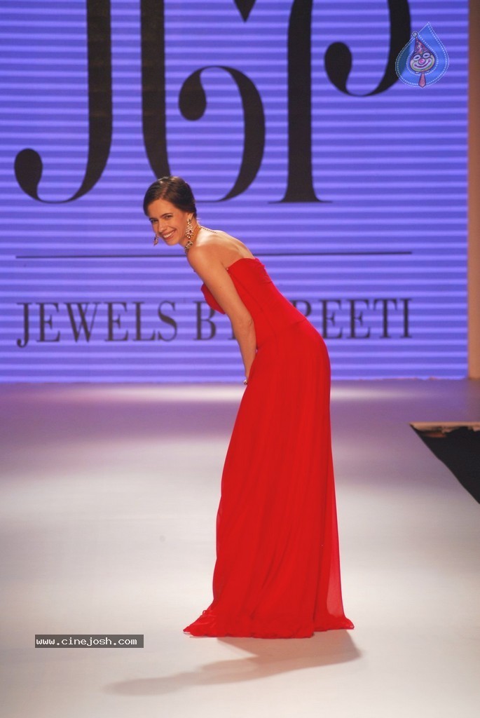 Bolly Celebs Walks the Ramp at IIJW 2014 - 123 / 131 photos