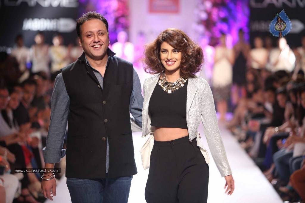 Bolly Celebs Walks the Ramp at LFW 2014 - 36 / 78 photos