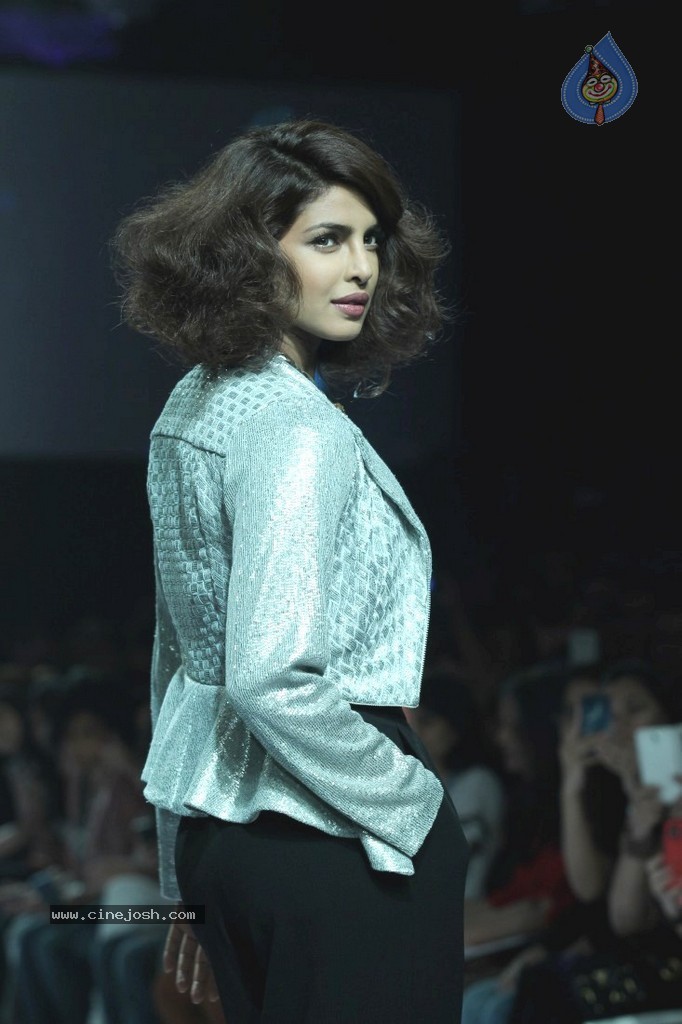 Bolly Celebs Walks the Ramp at LFW 2014 - 59 / 78 photos
