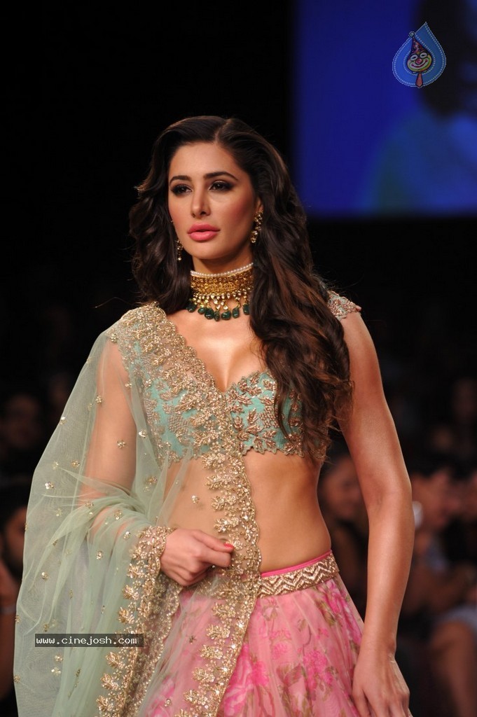 Bolly Celebs Walks the Ramp at LFW 2014 - 75 / 78 photos