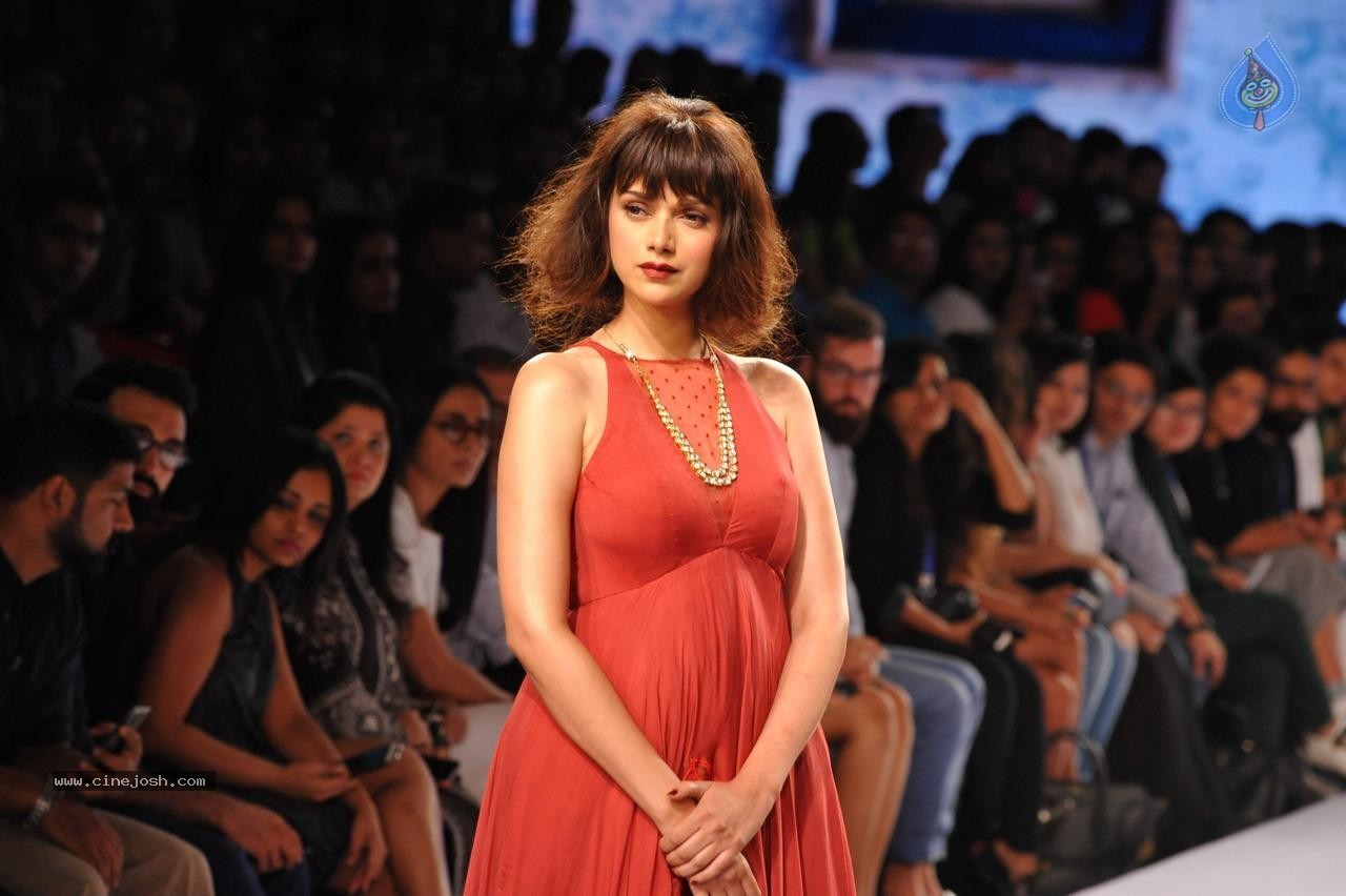 Bolly Celebs Walks the Ramp at LFW Summer Resort 2015 - 22 / 96 photos