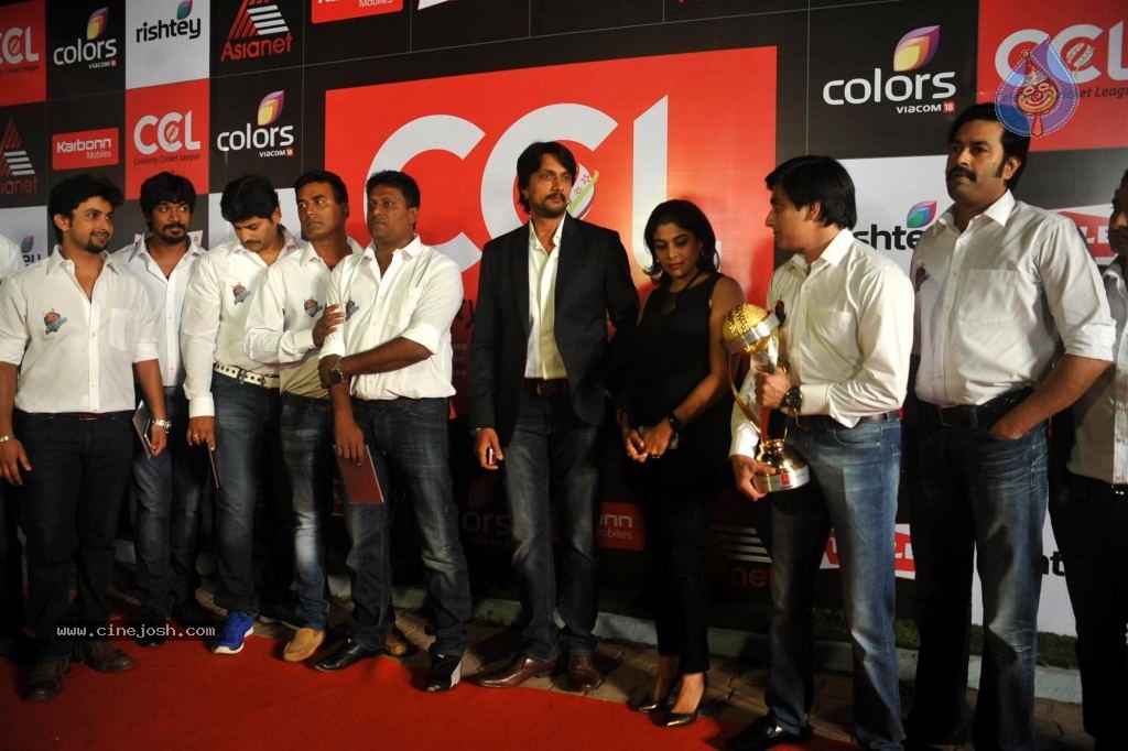 Bolly n South Celebs at CCL Season 4 Launch 01 - 33 / 150 photos