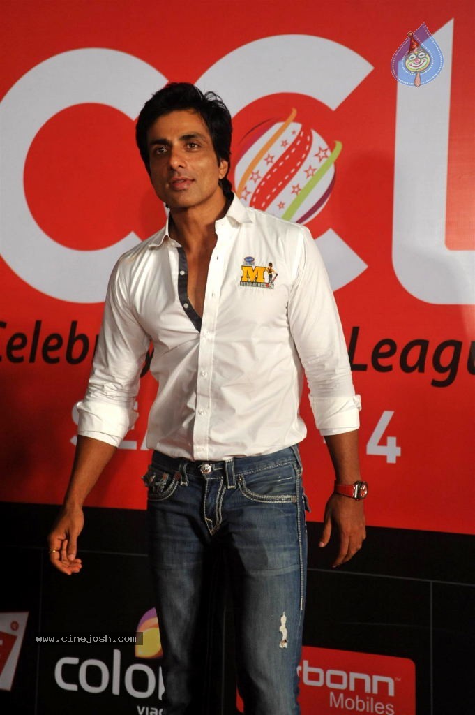 Bolly n South Celebs at CCL Season 4 Launch 01 - 39 / 150 photos