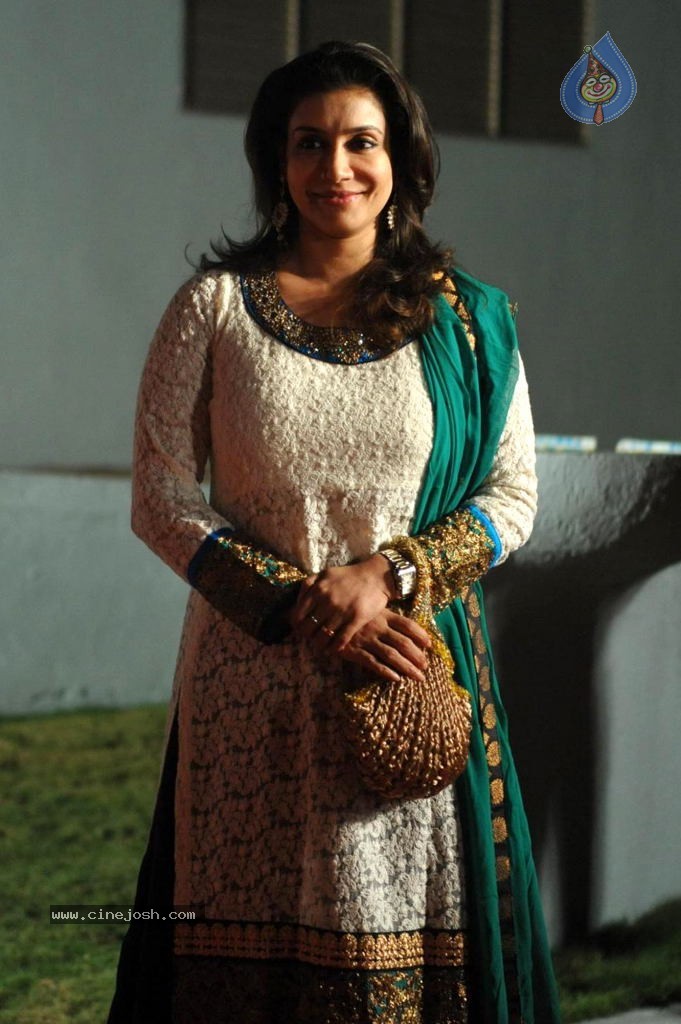 Bolly n South Celebs at CCL Season 4 Launch 01 - 41 / 150 photos