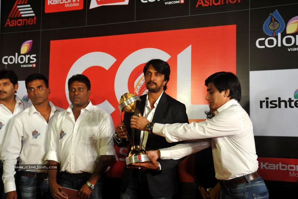 Bolly n South Celebs at CCL Season 4 Launch 01 - 113 / 150 photos