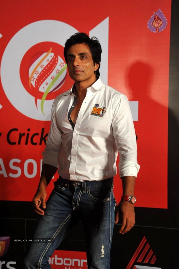 Bolly n South Celebs at CCL Season 4 Launch 01 - 137 / 150 photos