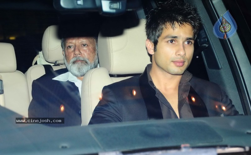 Bolly Stars at Dr.Agarwal's Daughter Wedding - 22 / 38 photos