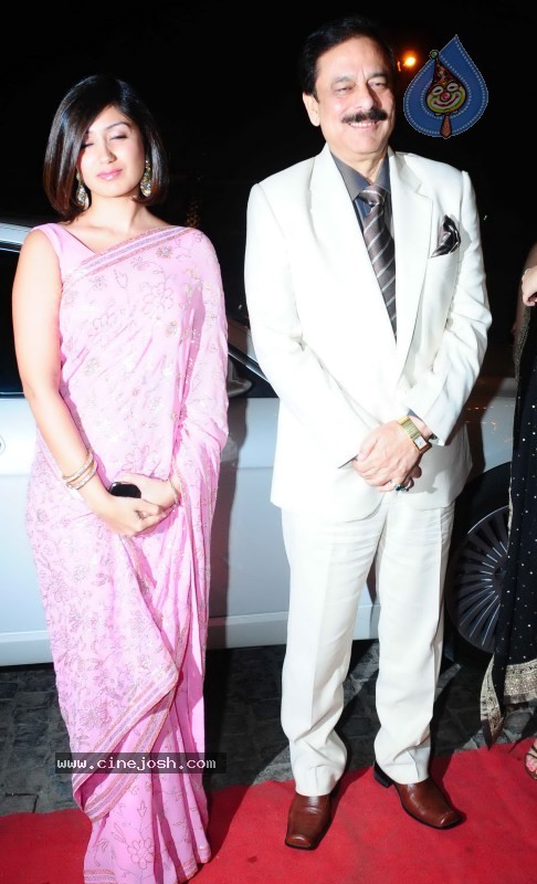 Bolly Stars at Dr.Agarwal's Daughter Wedding - 29 / 38 photos