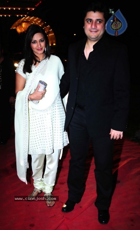 Bolly Stars at Dr.Agarwal's Daughter Wedding - 36 / 38 photos