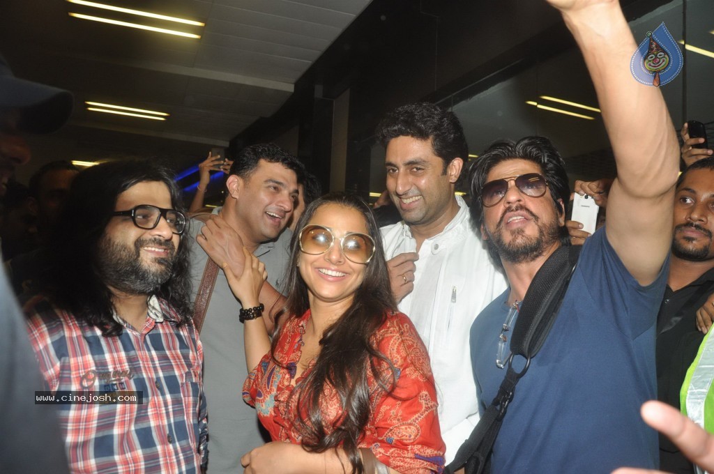 Bolly Stars at Mumbai Airport - 56 / 78 photos