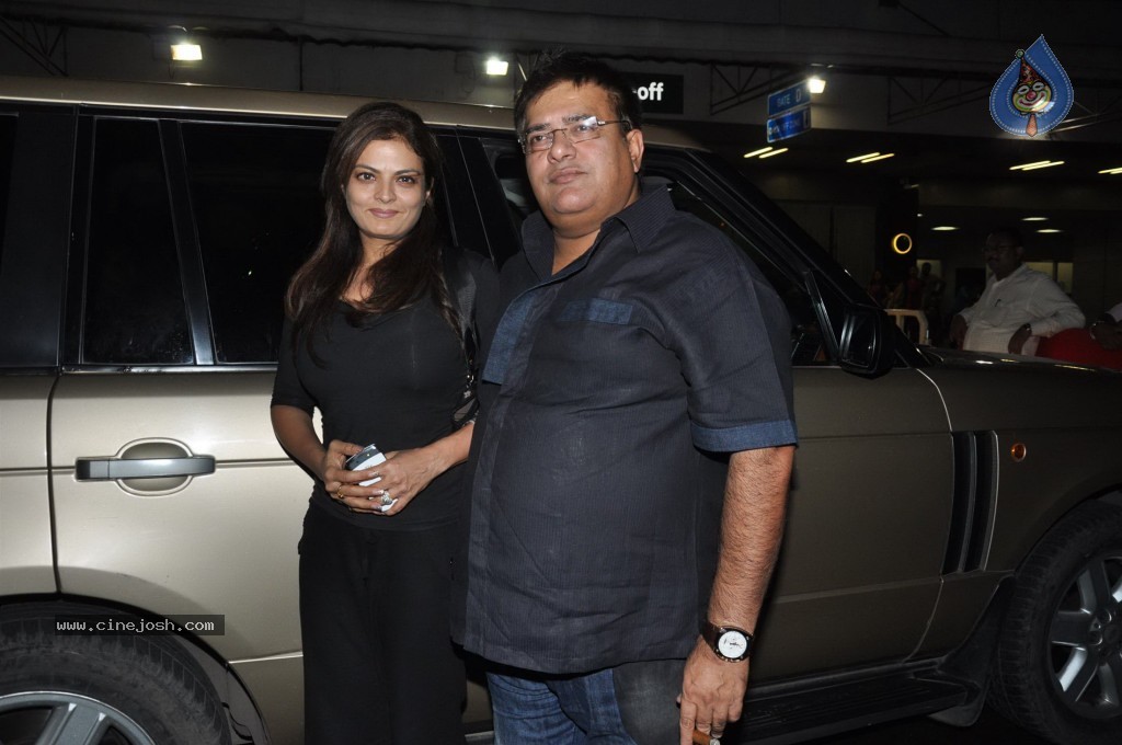 Bolly Stars at Mumbai Airport - 58 / 78 photos