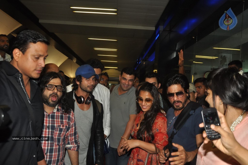 Bolly Stars at Mumbai Airport - 68 / 78 photos