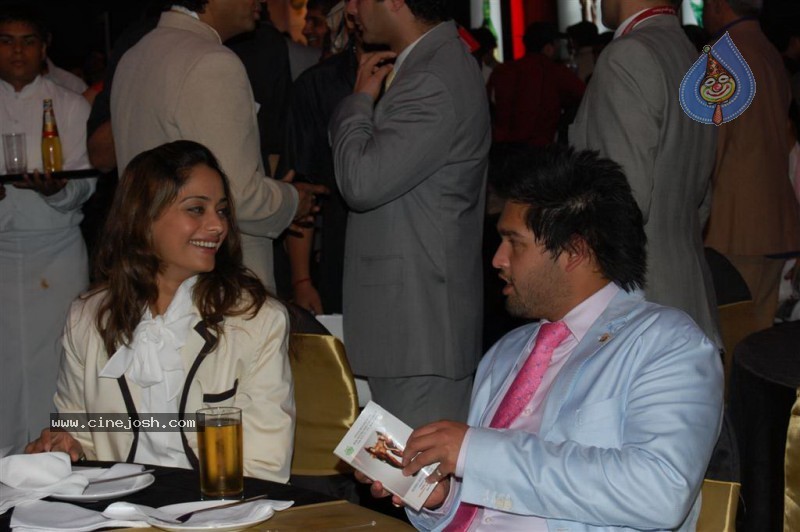 McDowell Signature Indian Derby 2010 - 15 / 79 photos