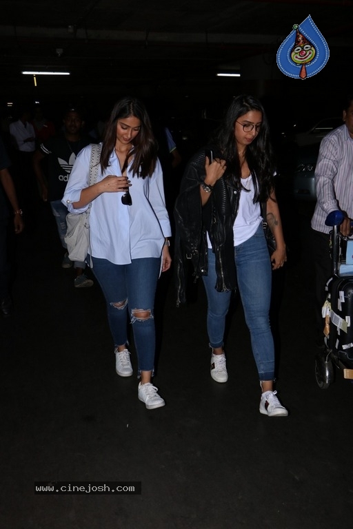 Bollywood Actresses Spotted at Airport - 33 / 42 photos