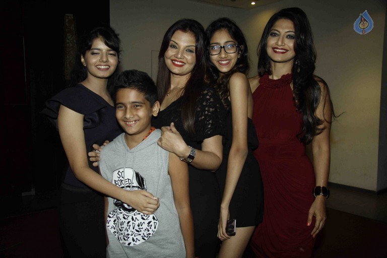 Bollywood Celebrities at Aarti Nagpal Party - 26 / 42 photos