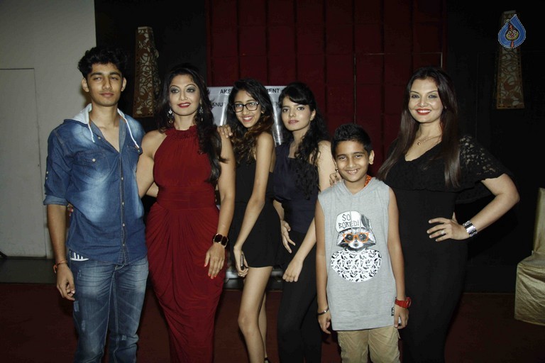 Bollywood Celebrities at Aarti Nagpal Party - 28 / 42 photos