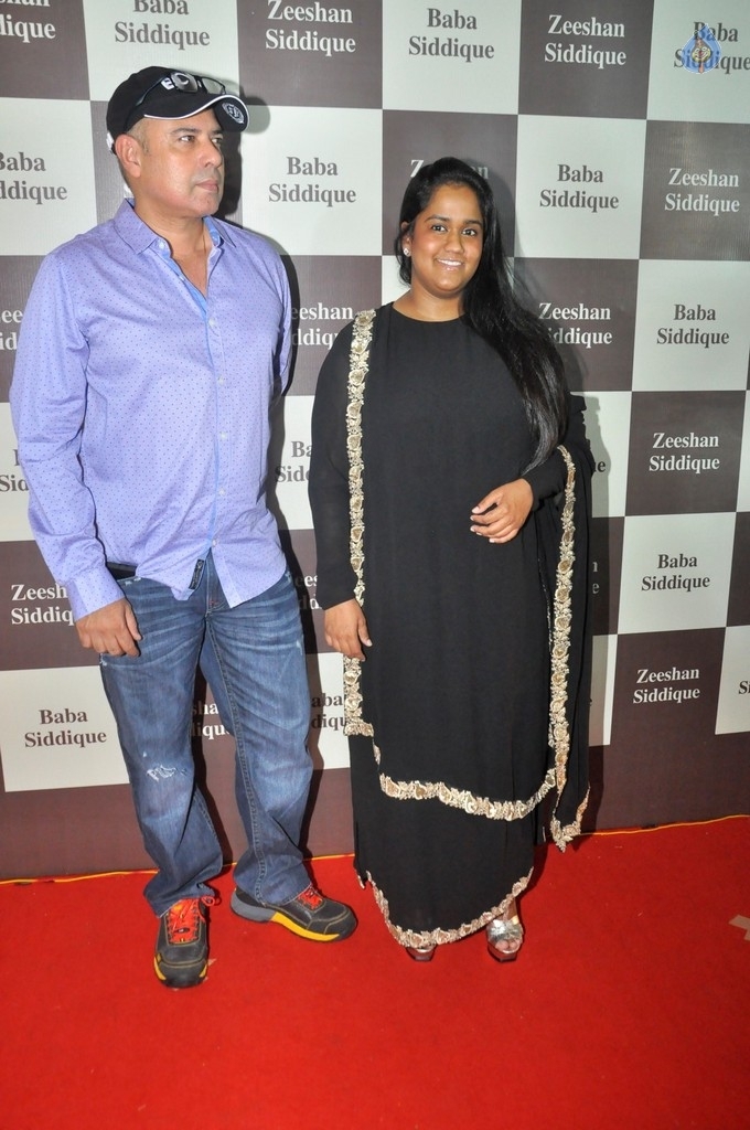 Bollywood Celebrities At Baba Siddique Iftar Party - 16 / 78 photos