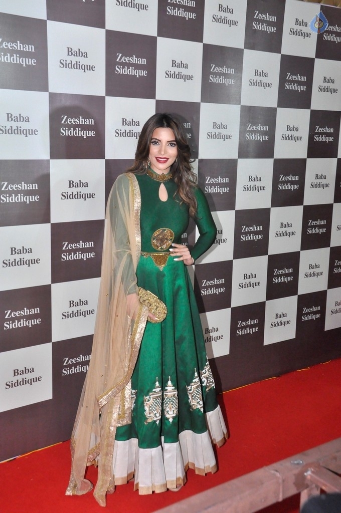 Bollywood Celebrities At Baba Siddique Iftar Party - 74 / 78 photos