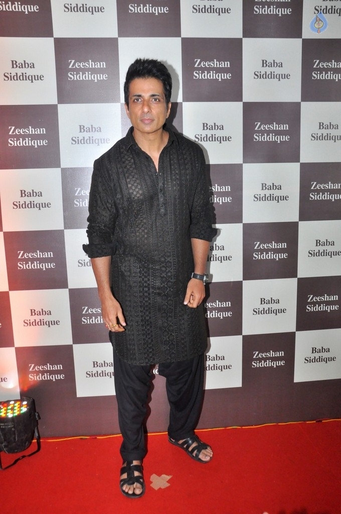 Bollywood Celebrities At Baba Siddique Iftar Party - 75 / 78 photos