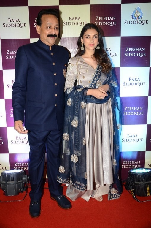 Bollywood Celebrities at Baba Siddique Ifter Party 1 - 5 / 80 photos