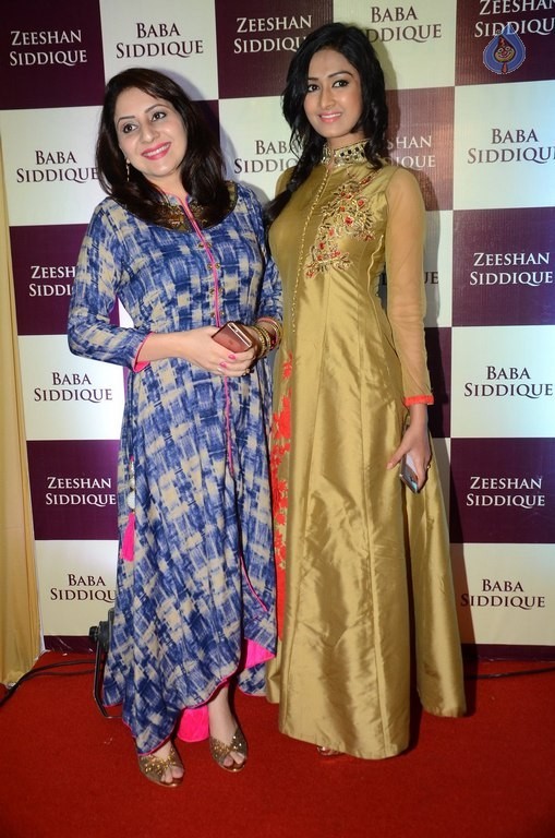 Bollywood Celebrities at Baba Siddique Ifter Party 1 - 17 / 80 photos