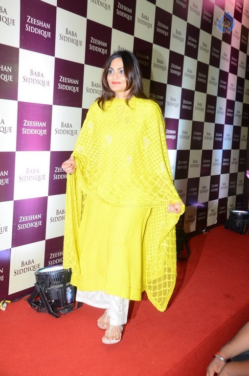 Bollywood Celebrities at Baba Siddique Ifter Party 1 - 33 / 80 photos