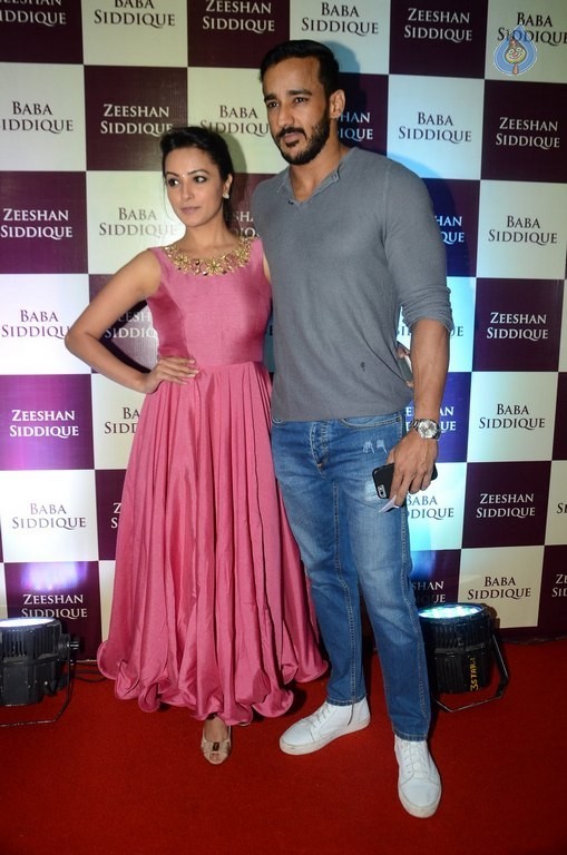 Bollywood Celebrities at Baba Siddique Ifter Party 1 - 47 / 80 photos