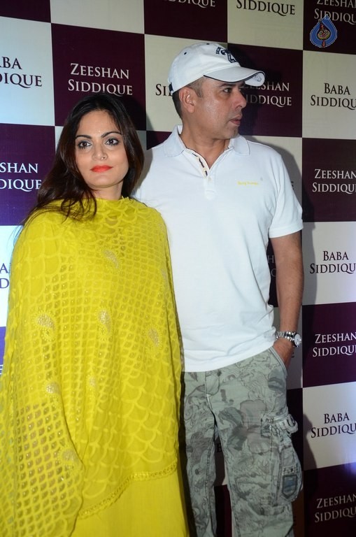 Bollywood Celebrities at Baba Siddique Ifter Party 1 - 59 / 80 photos