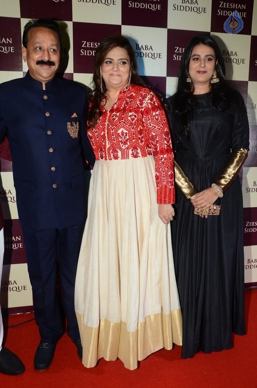 Bollywood Celebrities at Baba Siddique Ifter Party 2 - 20 / 63 photos