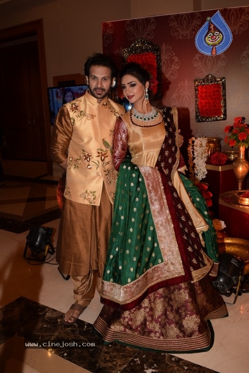 Bollywood Celebrities At Beti Flo GR8 Awards 2018 - 25 / 27 photos