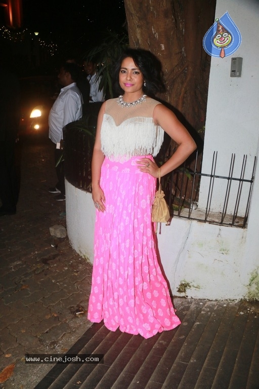 Bollywood Celebrities at Diwali Celebrations Photos - 21 / 76 photos