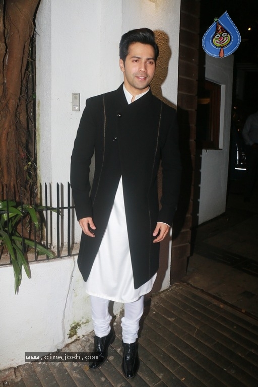 Bollywood Celebrities at Diwali Celebrations Photos - 26 / 76 photos