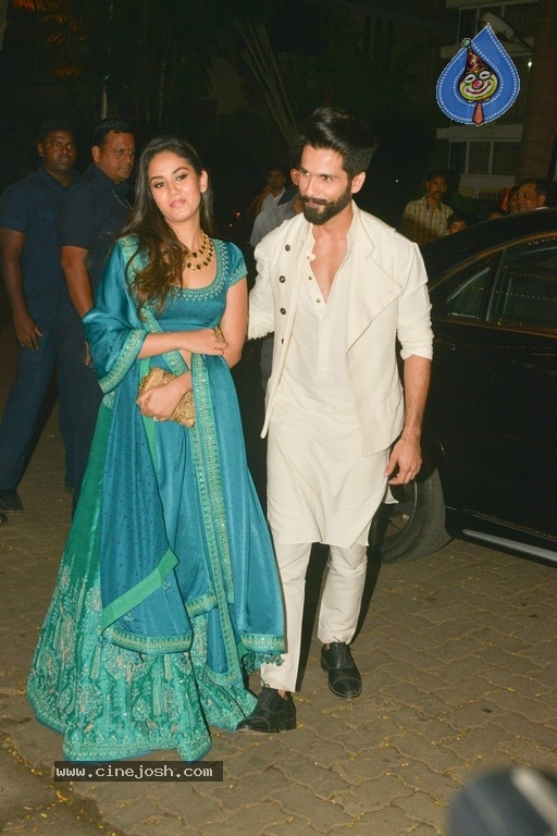 Bollywood Celebrities at Diwali Celebrations Photos - 56 / 76 photos