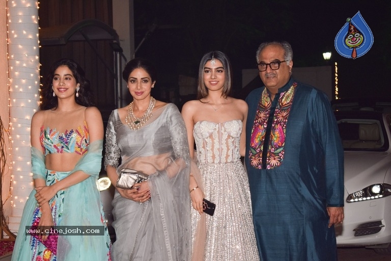 Bollywood Celebrities at Diwali Celebrations Photos - 67 / 76 photos