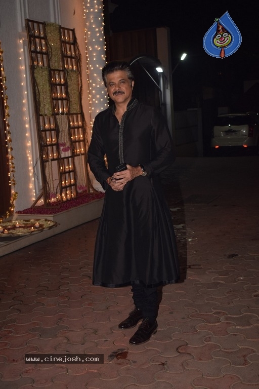 Bollywood Celebrities at Diwali Celebrations Photos - 72 / 76 photos