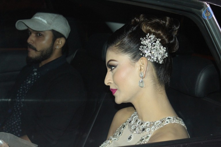 Bollywood Celebrities at Filmfare Awards 2017 - 29 / 49 photos